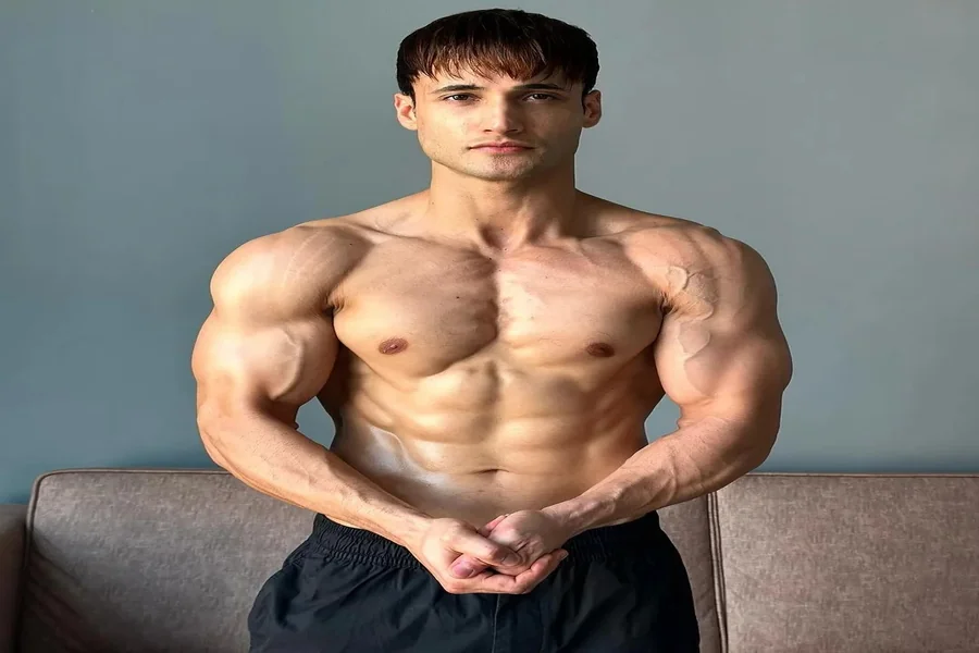 Asim Riaz Height in Feet