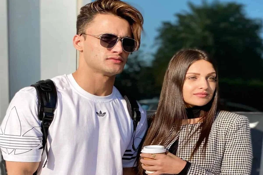 Asim Riaz Height in Feet